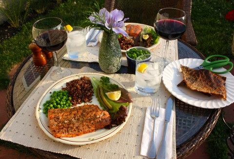 Red salmon with red quinoa, steamed peas, and salmon skin chip