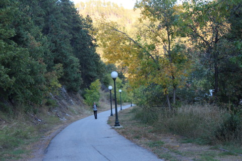 The creekside walkway into Deadwood.